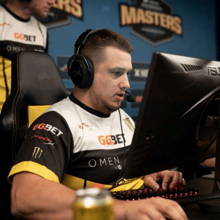 CS:GO: zeus, former Na`Vi, participates in meeting with government member in Brasília