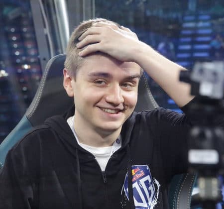 Dota2 world champion N0tail in private