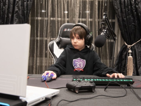The youngest “pro” Fortnite player is 8 years and got a $33,000 contract