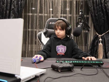 The youngest „pro“ Fortnite player is 8 years and got a $33,000 contract