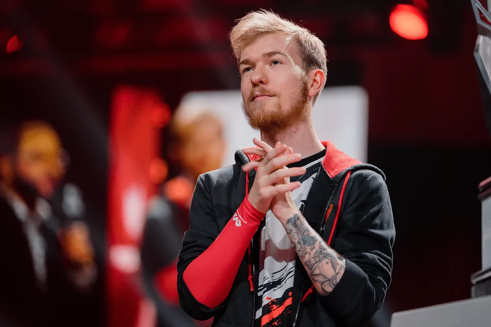 Rainbow Six Star Pengu Retires