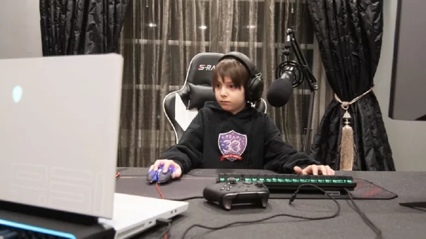 The youngest professional Fortnite player is 8 years old and got a 33000 contract